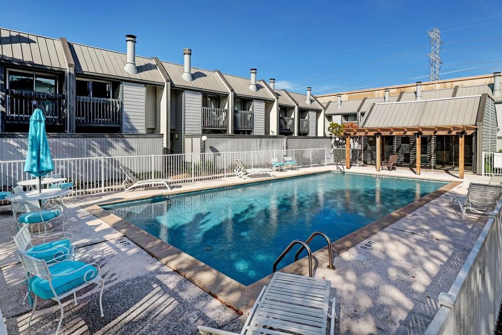 5050 Glenmont Drive F5, Houston