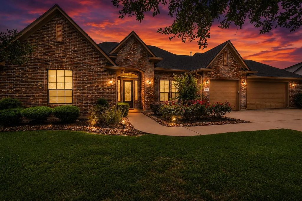 1100 Southern Oaks Drive, Angleton