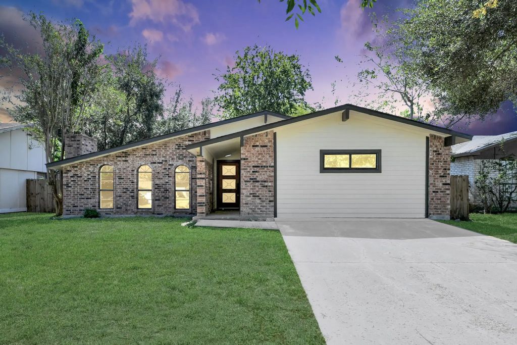 15307 Camino Del Sol Drive, Houston
