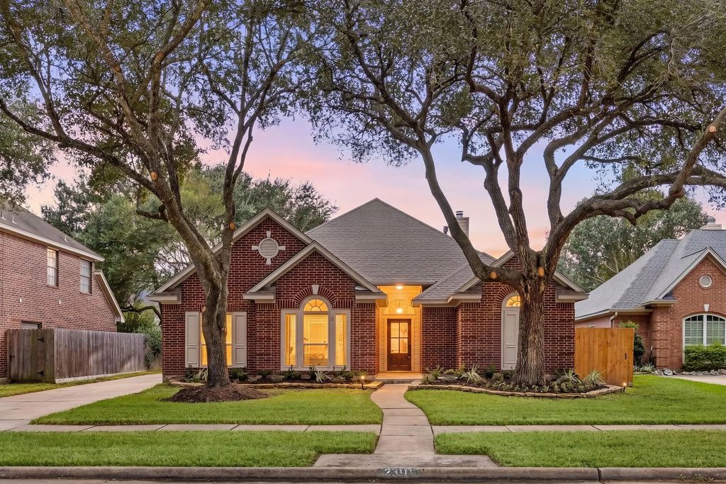 23111 Winding Knoll Drive, Katy
