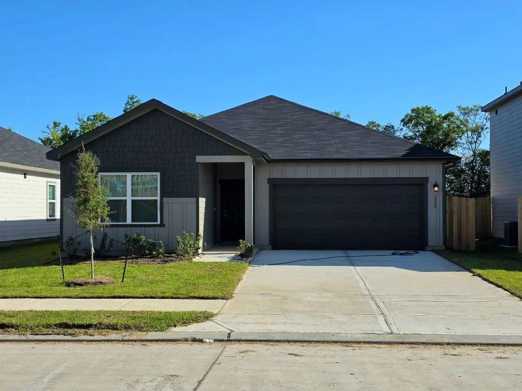 332 Stone Crossing Drive, Liberty