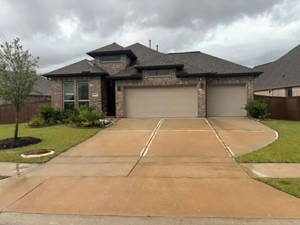 5039 Country Meadows Trail, Iowa Colony