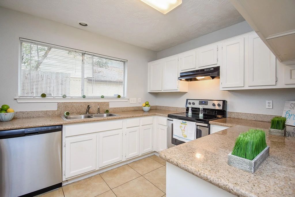 16806 Red Gully Drive, Sugar Land