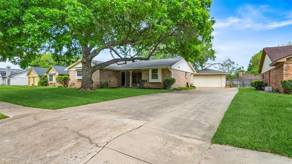 412 Daffodil Street, Lake Jackson