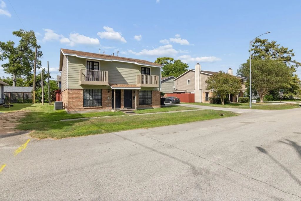 311 E 10th Street, Houston