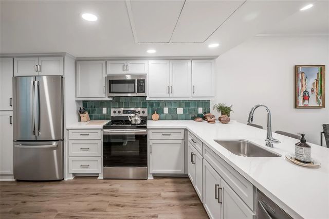 14723 Barryknoll Lane 107, Houston