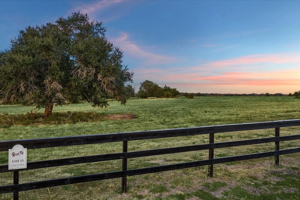 14 Round Top Farms Drive, Round Top