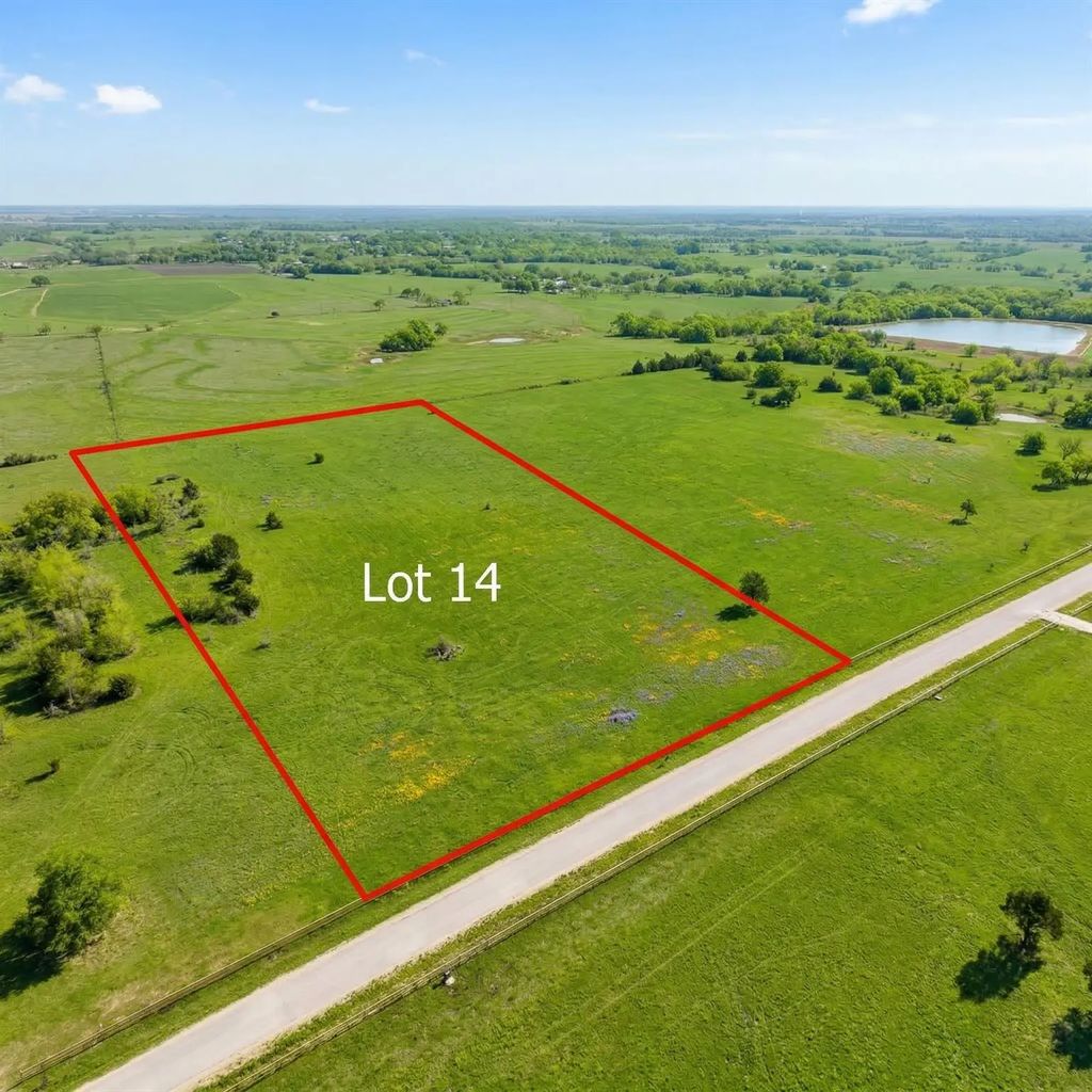 14 Round Top Farms Drive, Round Top