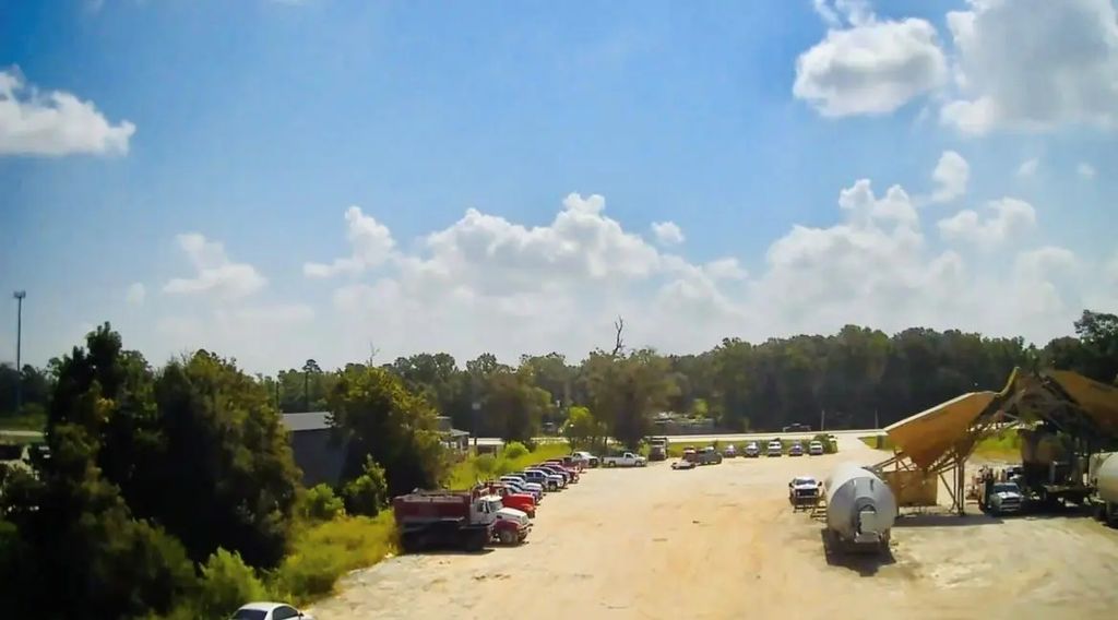 23133 Fm 2100, Huffman