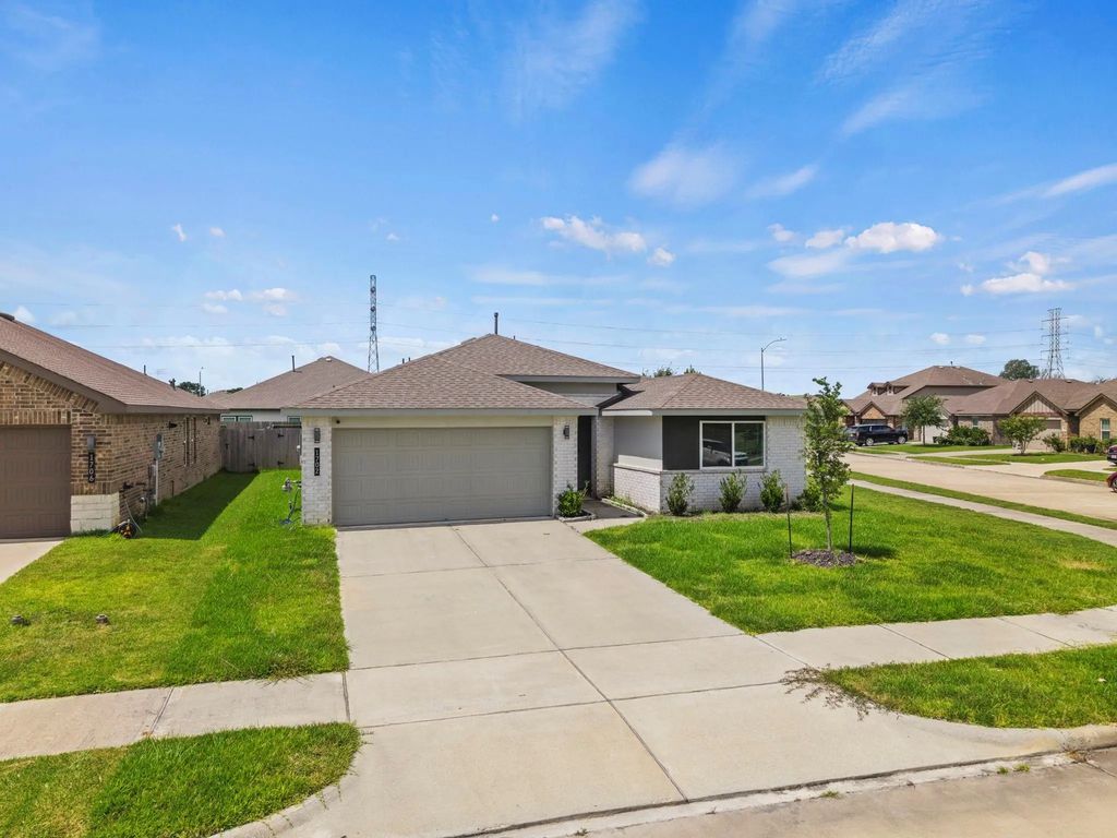 1702 Plantation Place, Baytown