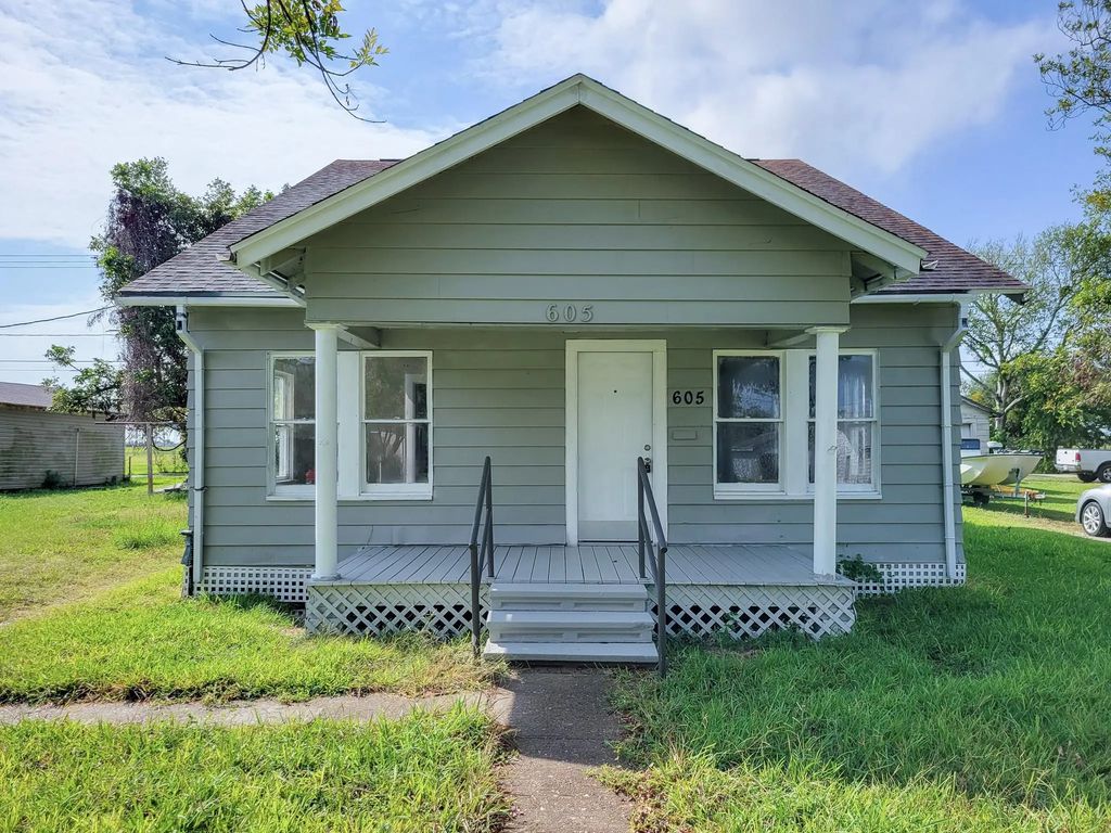605 N Avenue A, Freeport