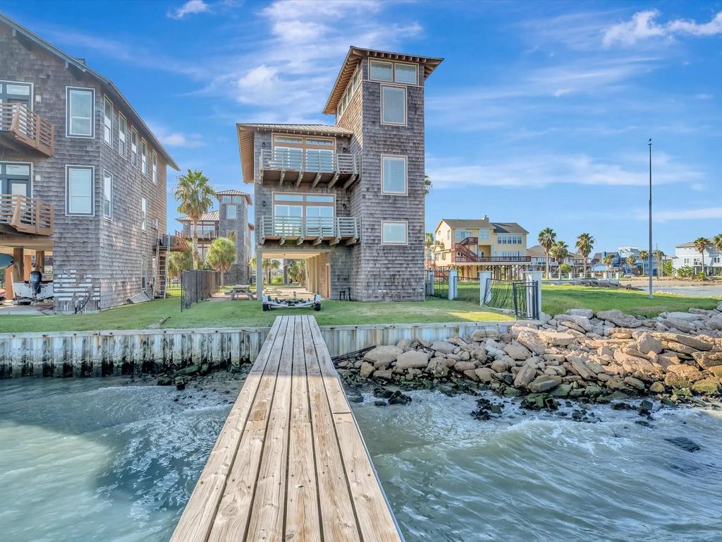 606 2nd St, Seabrook