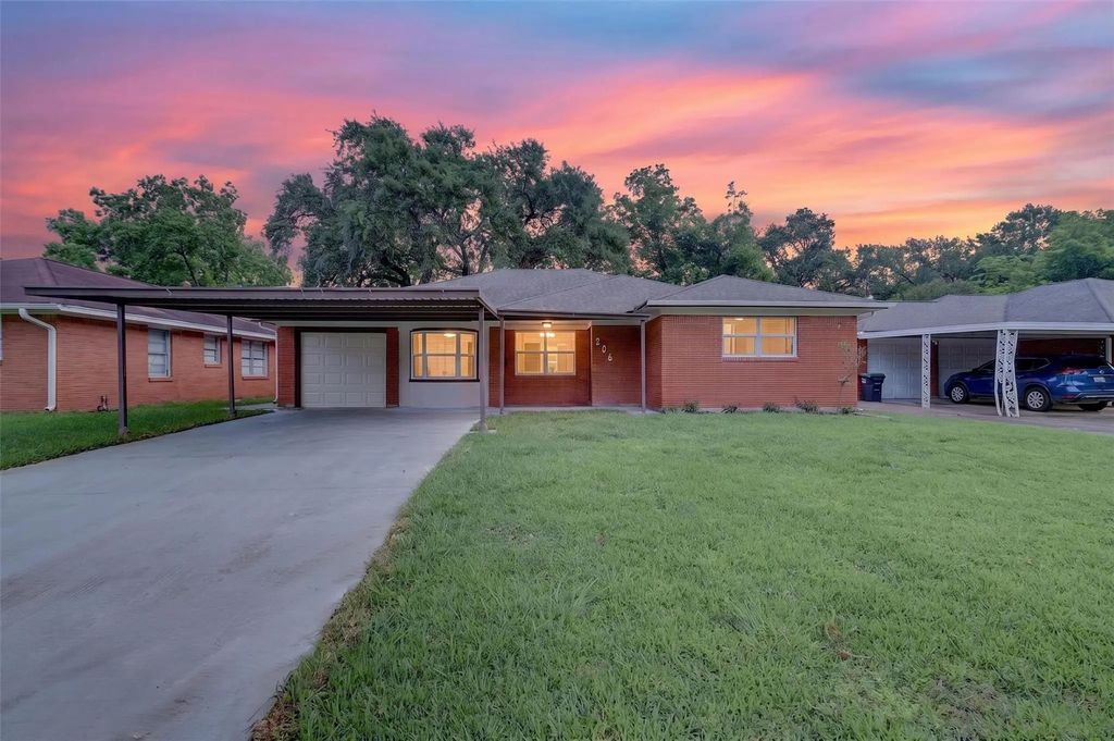 206 Mockingbird Lane, Pasadena