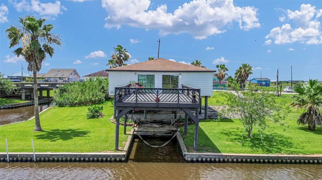 1571 Blue Water Drive, Freeport