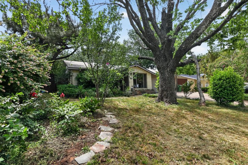915 Oak Cliff Drive, Grapevine