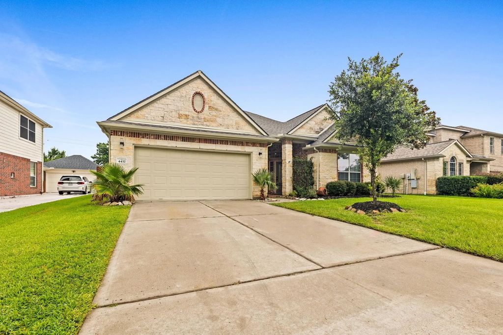 4432 Mae Street, Friendswood