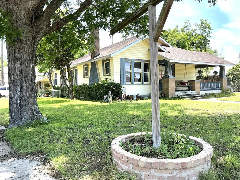 1026 Saint Paul Street, Gonzales