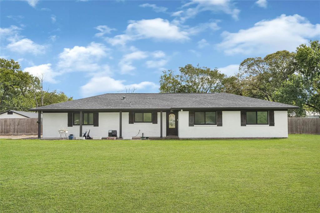 302 County Road 893a, Angleton
