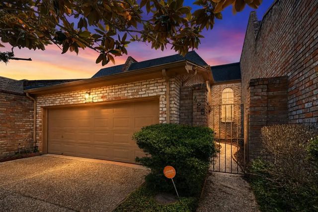 425 E Fair Harbor Lane, Houston
