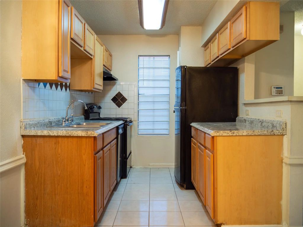 2750 Holly Hall Street 1009, Houston