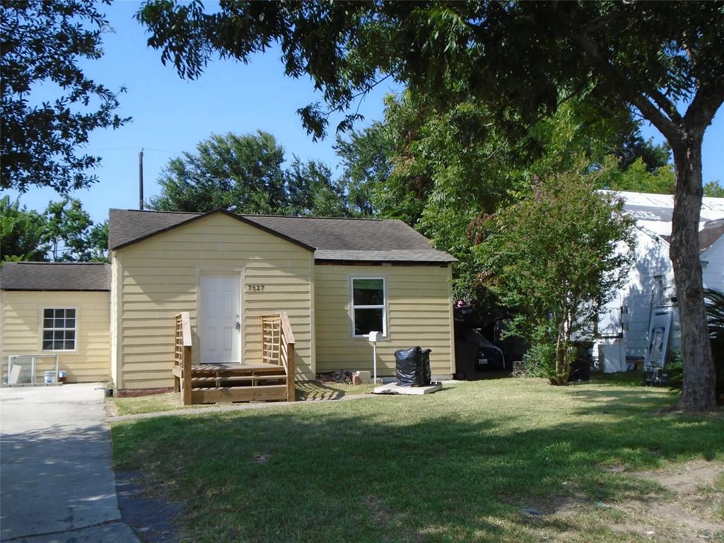 7527 Erath Street, Houston