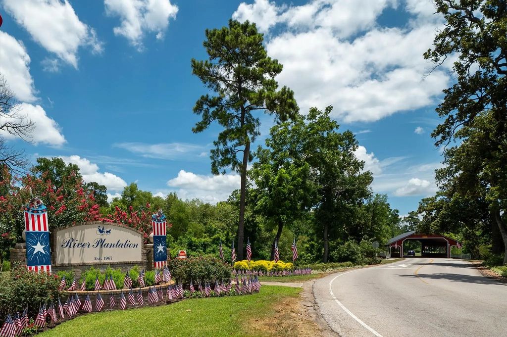 61 River Plantation Drive, Conroe