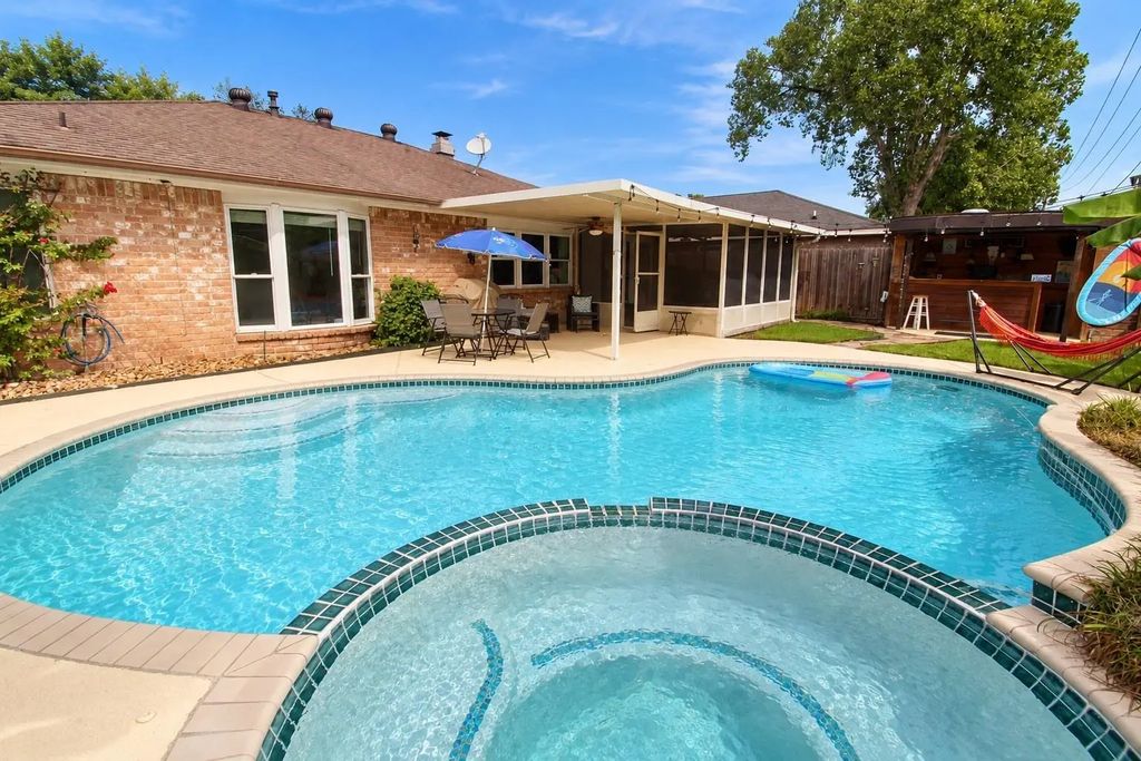 13767 Greywood Drive, Sugar Land