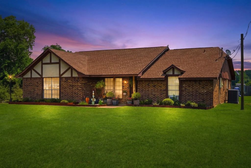 597 County Road 612, Dayton