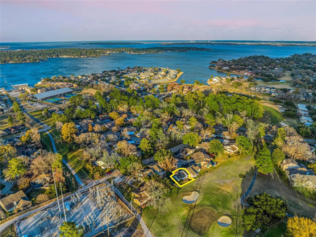 60 April Village, Conroe