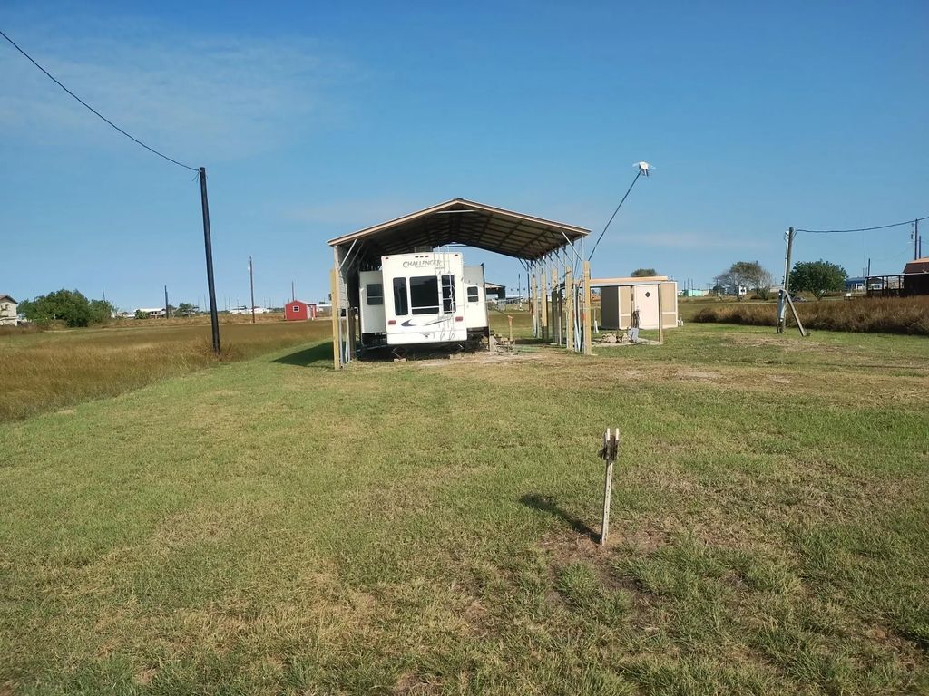 314 Tarpon, Palacios