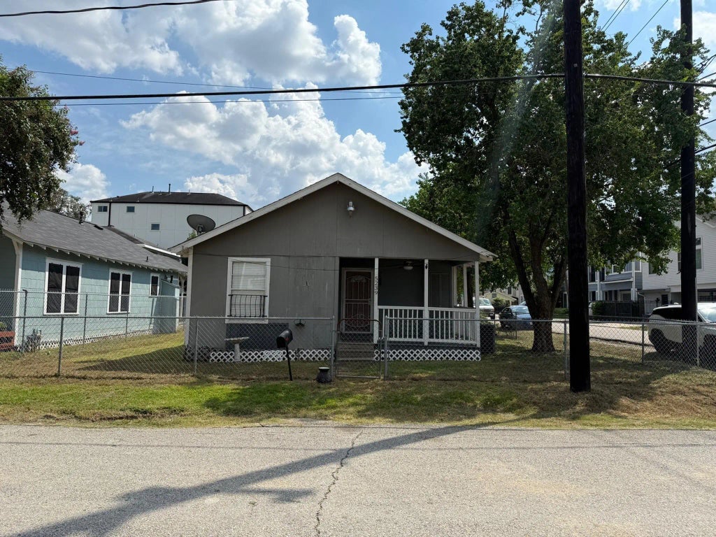 5239 Kiam Street, Houston