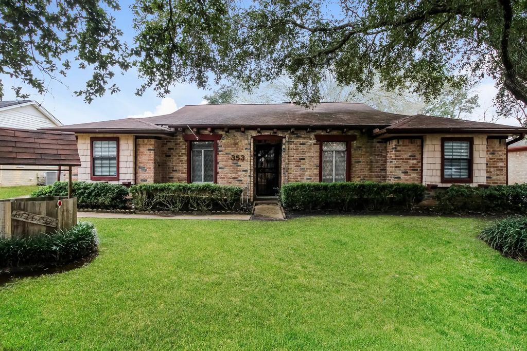 353 Dawn Hill, Friendswood