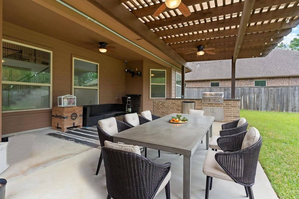 6 Pilot Rock Place, Tomball