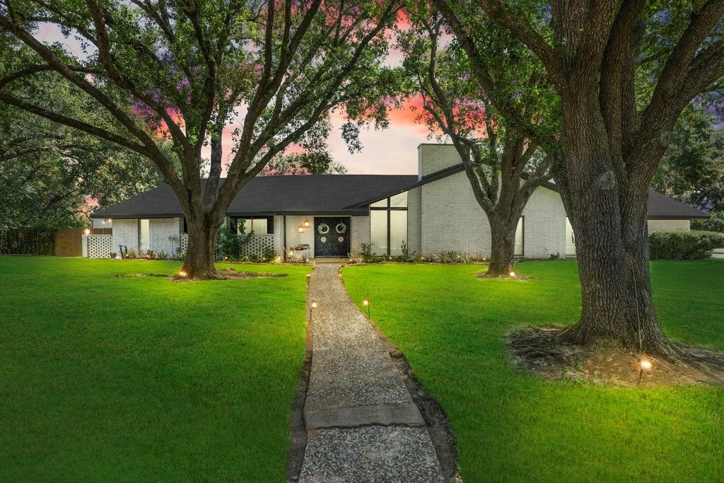 618 Melody Lane, Eagle Lake