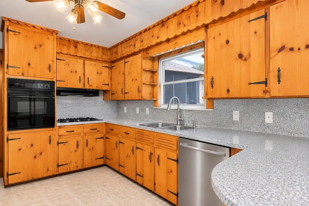 1301 Olive Street, Baytown
