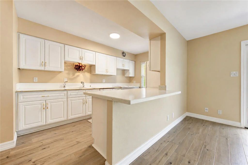 12710 Huntingwick Drive 121, Houston