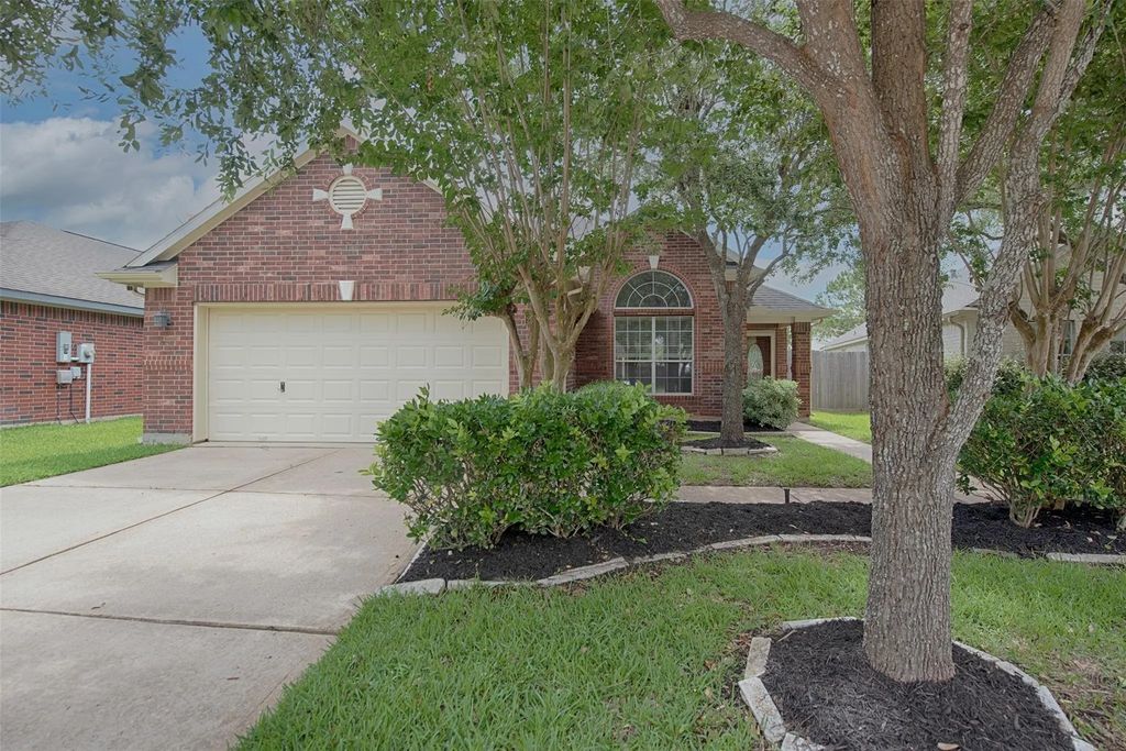 2725 Hidden Landing Drive, Pearland