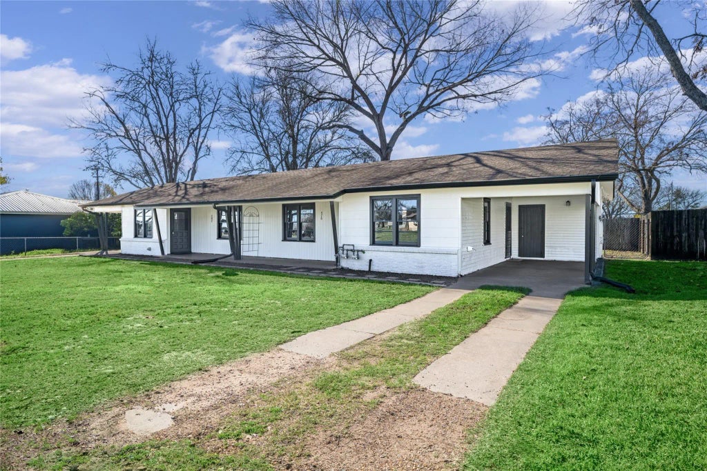 476 Ellinger Road, La Grange