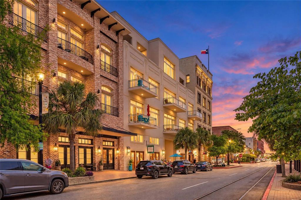 2208 Post Office Street 302, Galveston