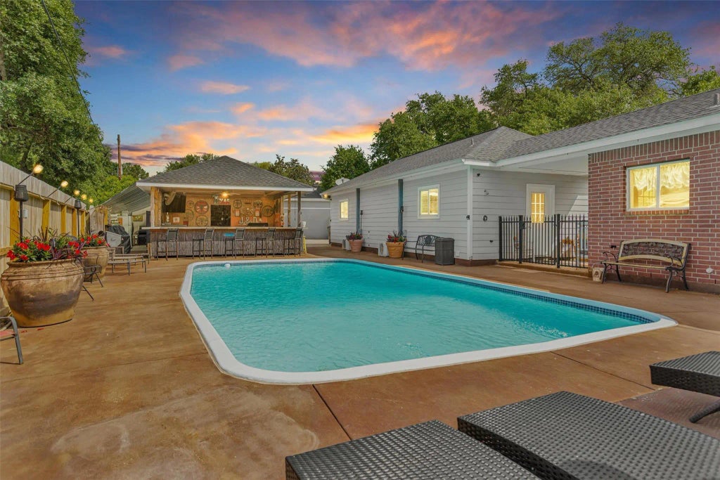 303 Beaumont Drive, Magnolia