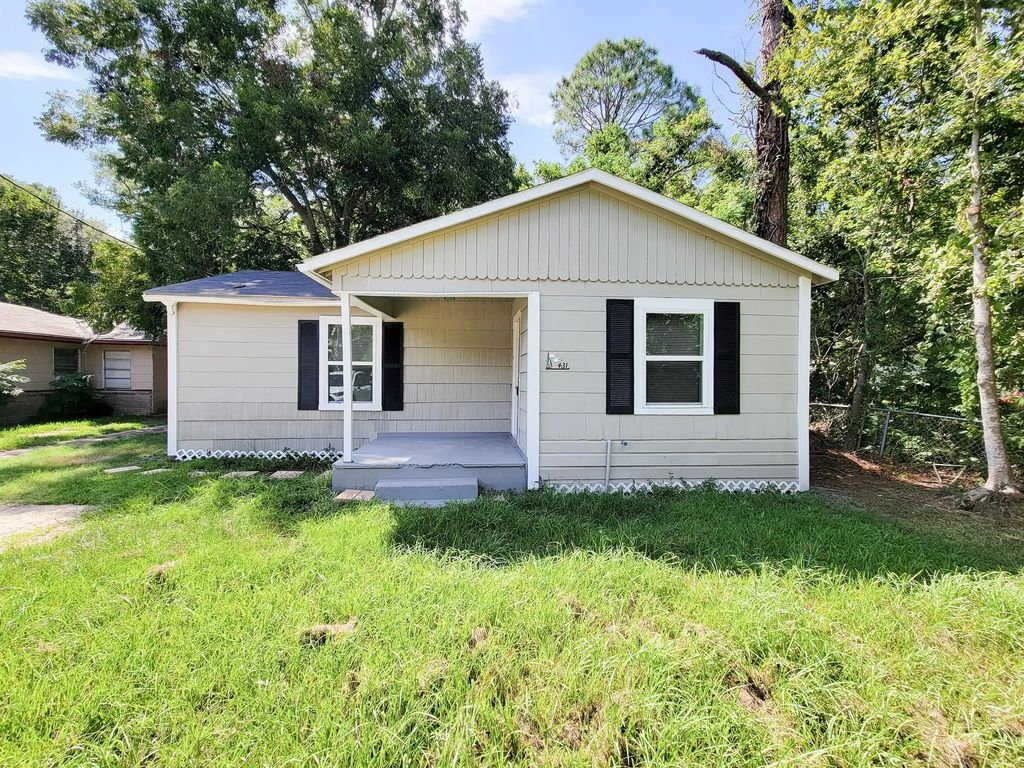 431 N Tinsley Street, Angleton