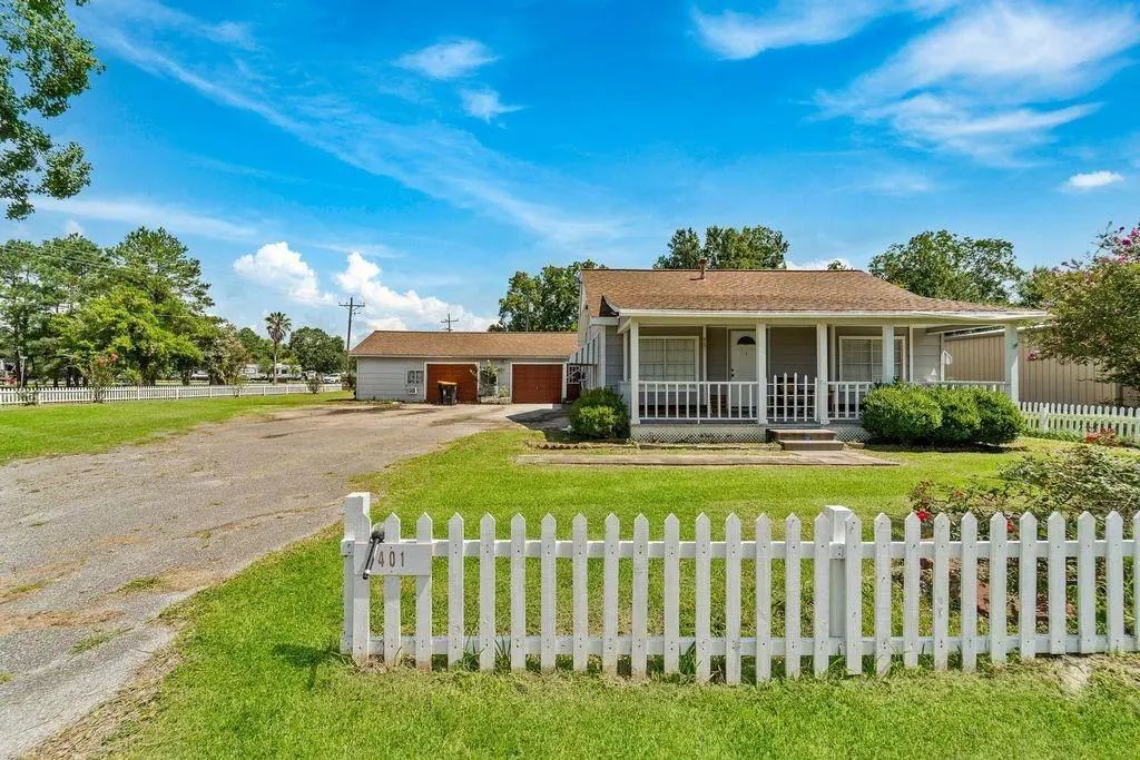 401 Lee Avenue, Anahuac