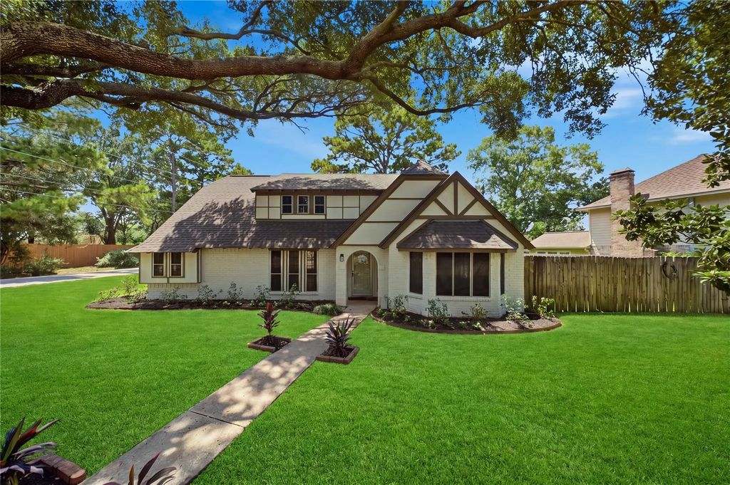 13903 Charlynn Oaks Dr, Houston