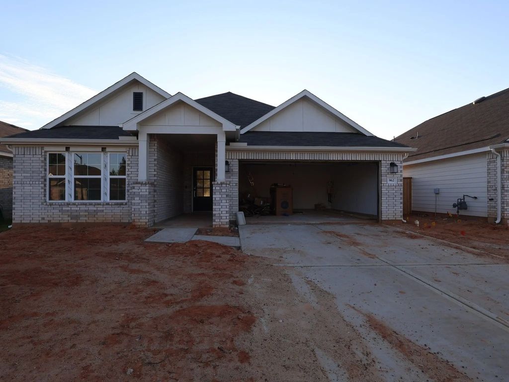 962 Garden Path Drive, Willis