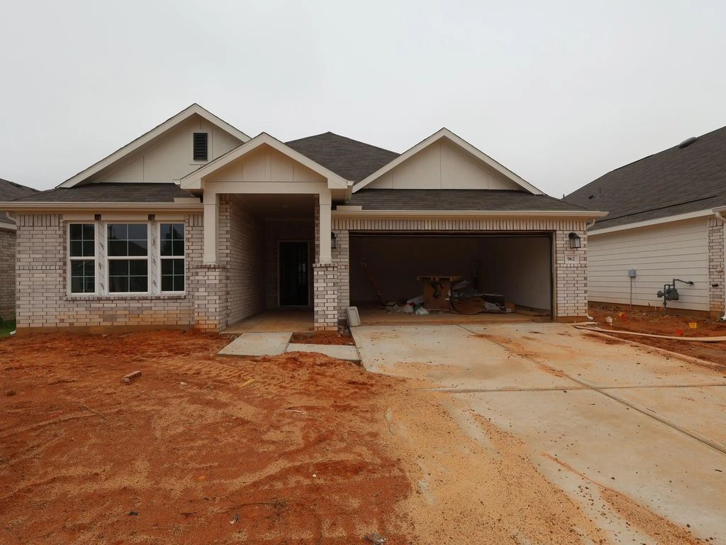 962 Garden Path Drive, Willis