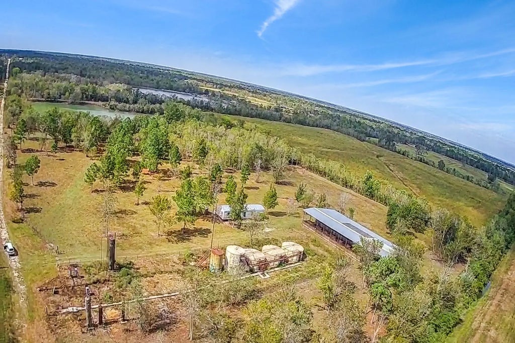 695 Private Road 489, Dayton