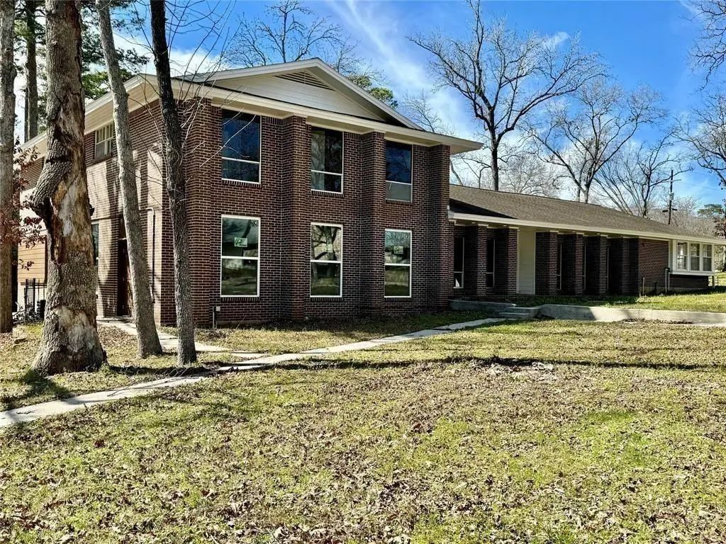 200 Broken Bough Lane, Conroe