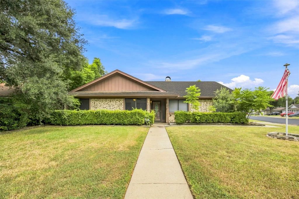 201 Yuma Drive, Victoria