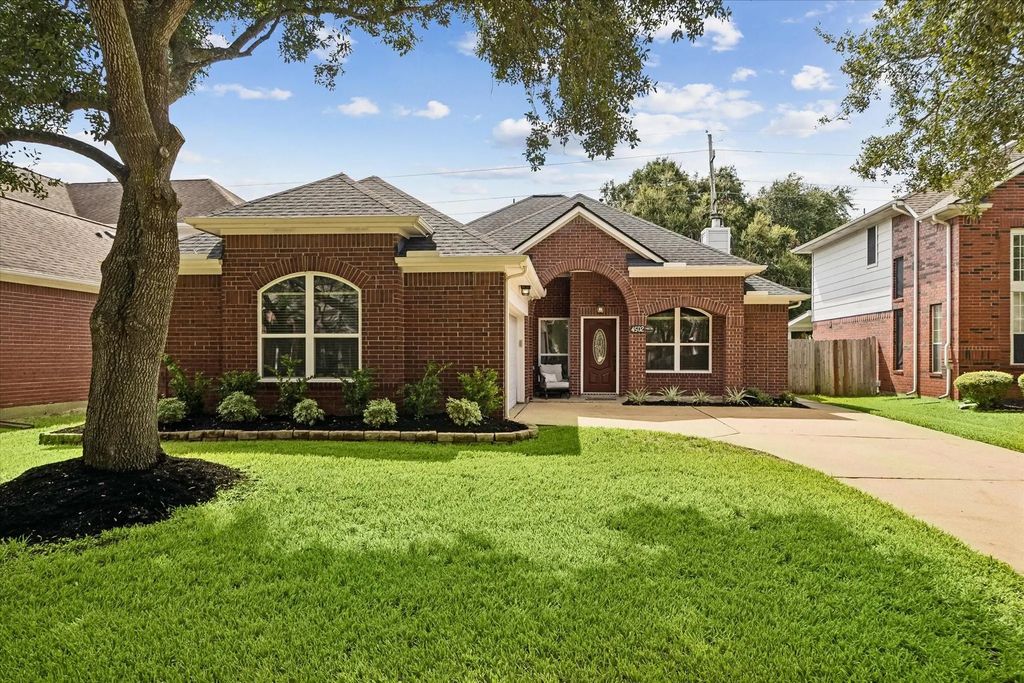 4502 Topaz Trail Drive, Sugar Land
