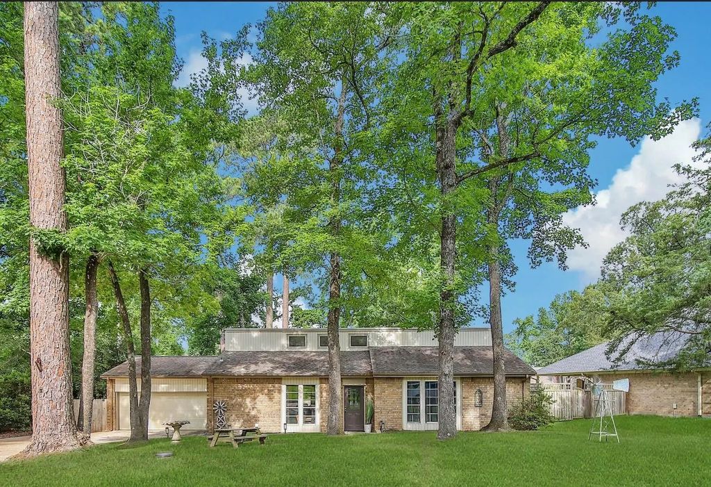 1728 E Lake Drive, Huntsville